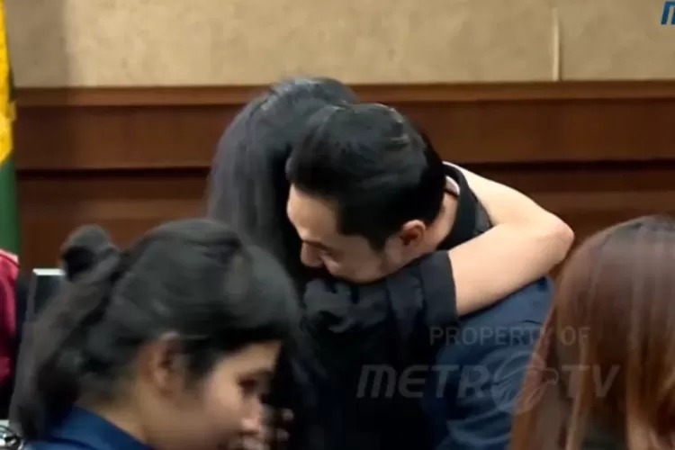 Momen Pelukan Sandra Dewi dan Harvey Moeis di Sidang Jadi Sorotan Publik